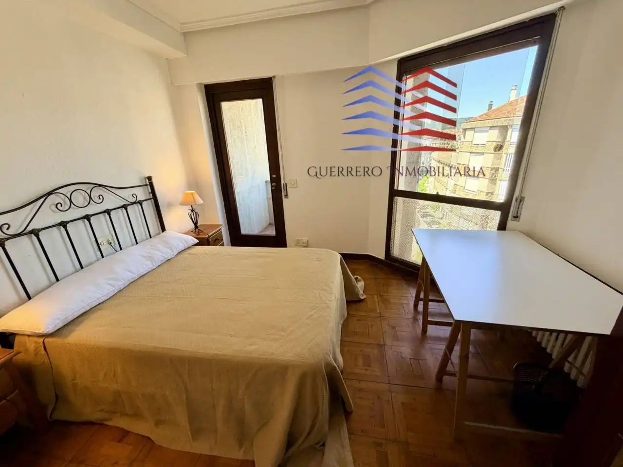 Dormitori de Pis de lloguer en Ourense Capital  amb Calefacció, Parquet i Traster
