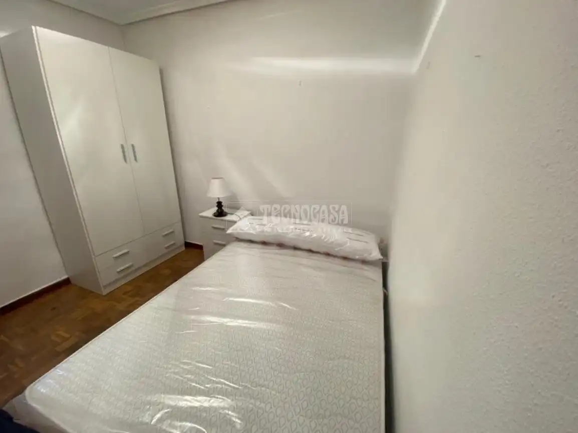 Habitación de Piso en venta en Valladolid con Calefacción, Parquet y Terraza