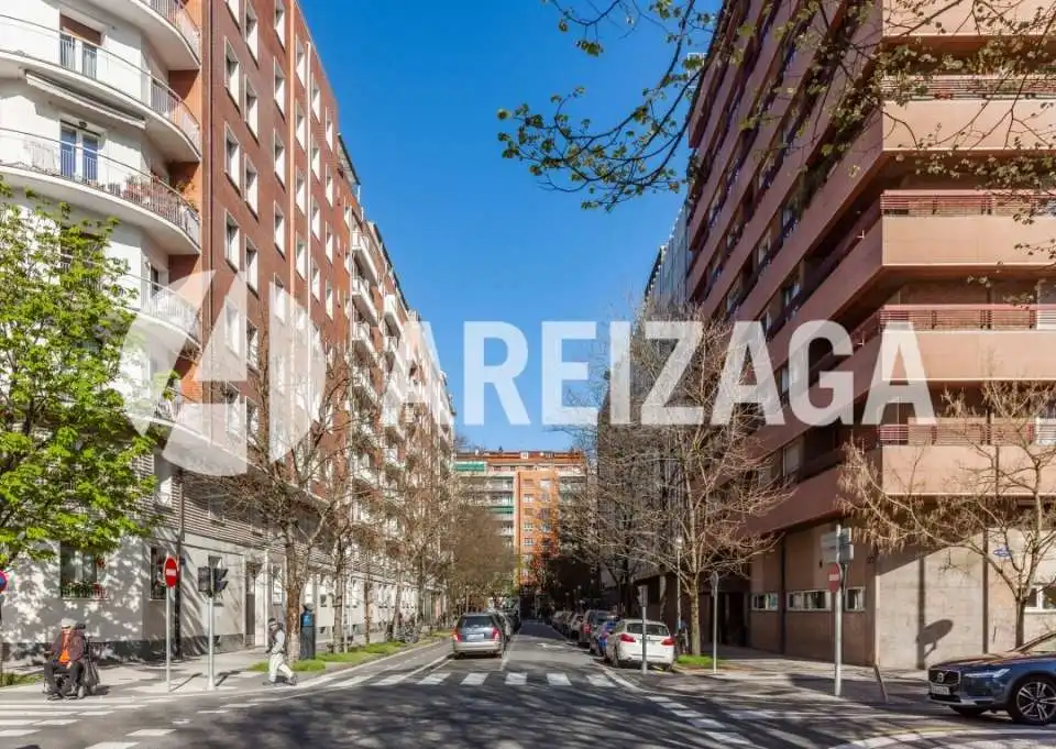Vista exterior de Pis en venda en Donostia - San Sebastián  amb Aire condicionat, Calefacció i Terrassa