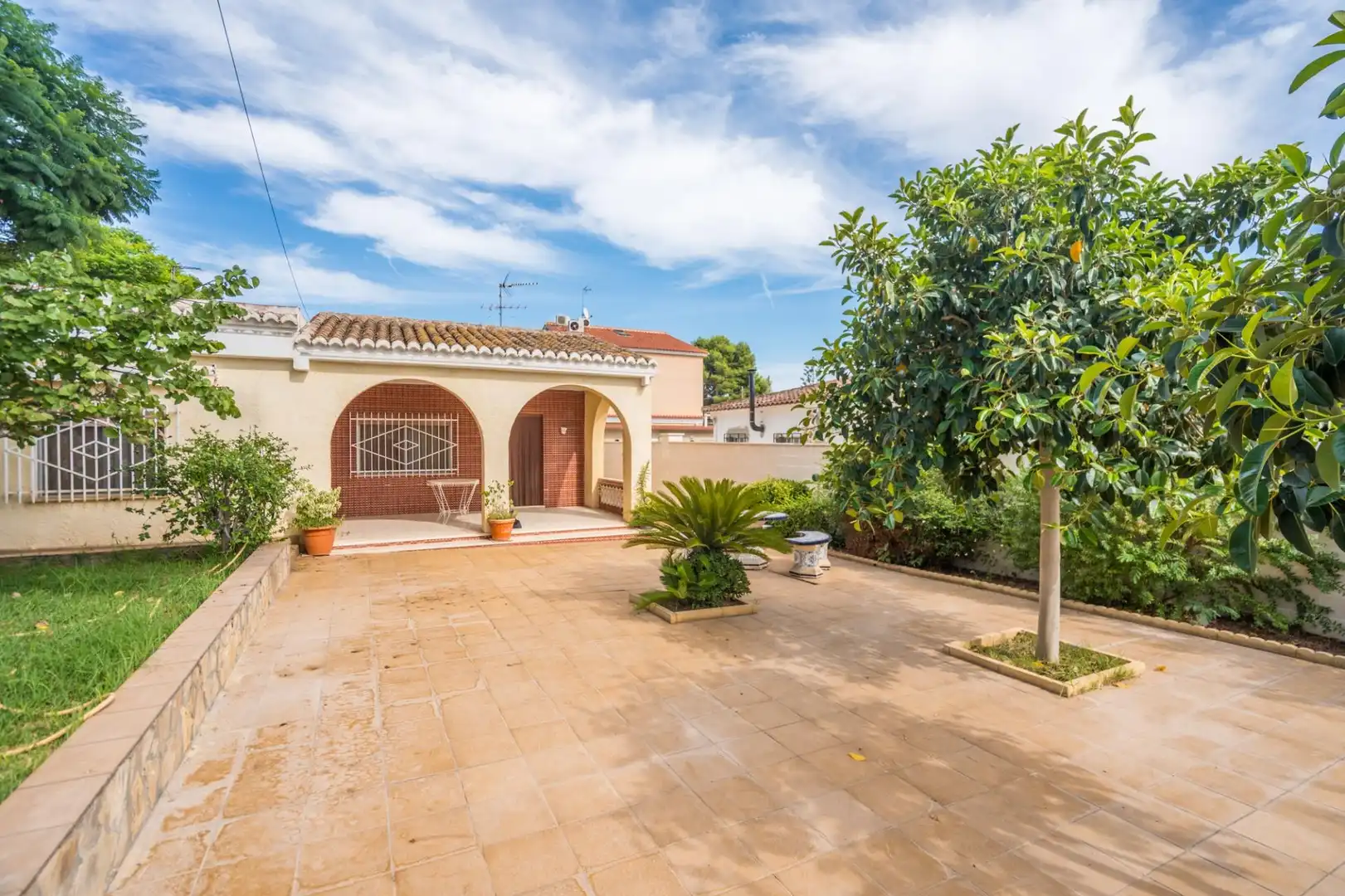 Villa con piscina in vendita a Calle de Víctor Daras, imagen 2