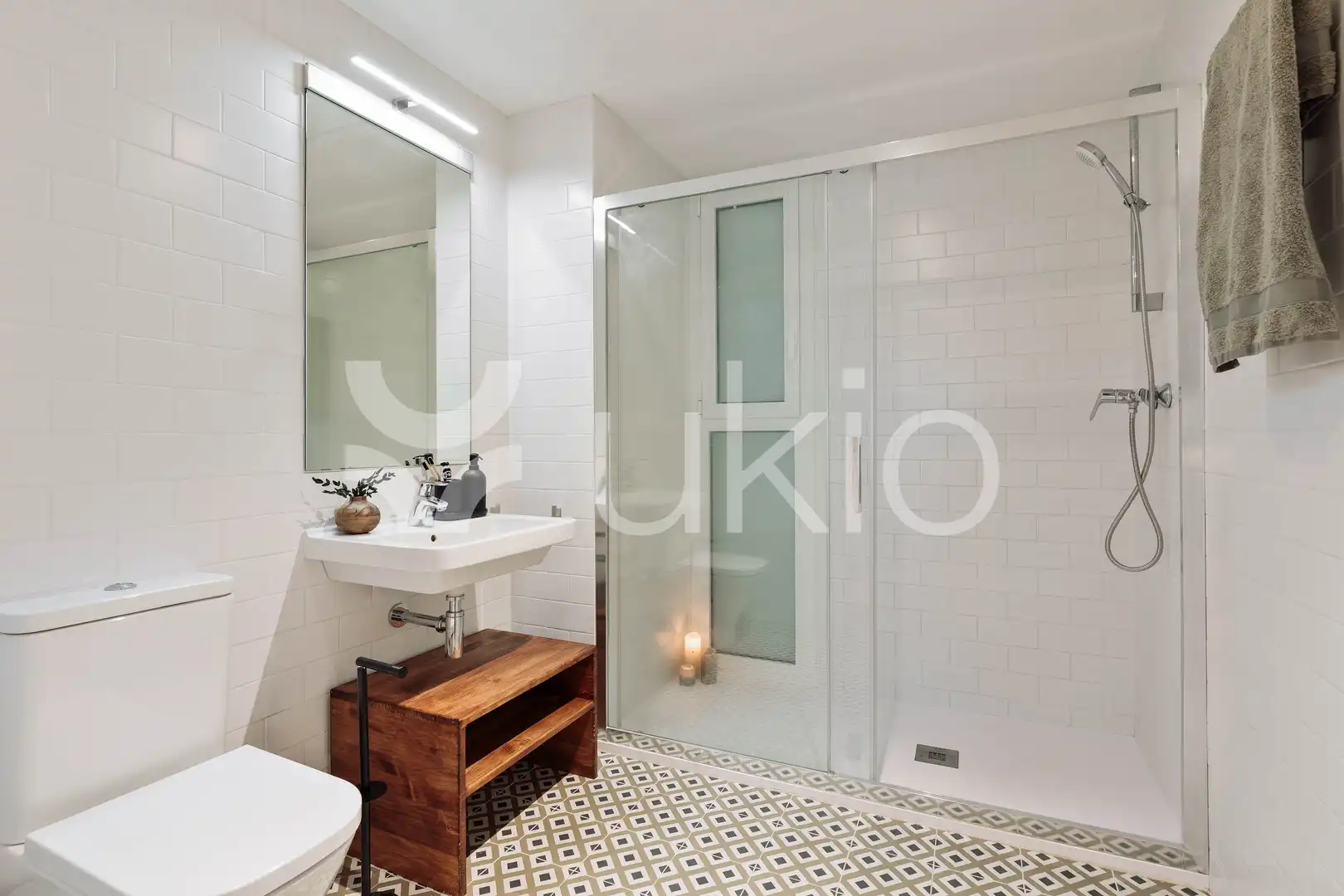 Bany de Apartament de lloguer en Barcelona amb Aire condicionat, Calefacció i Moblat