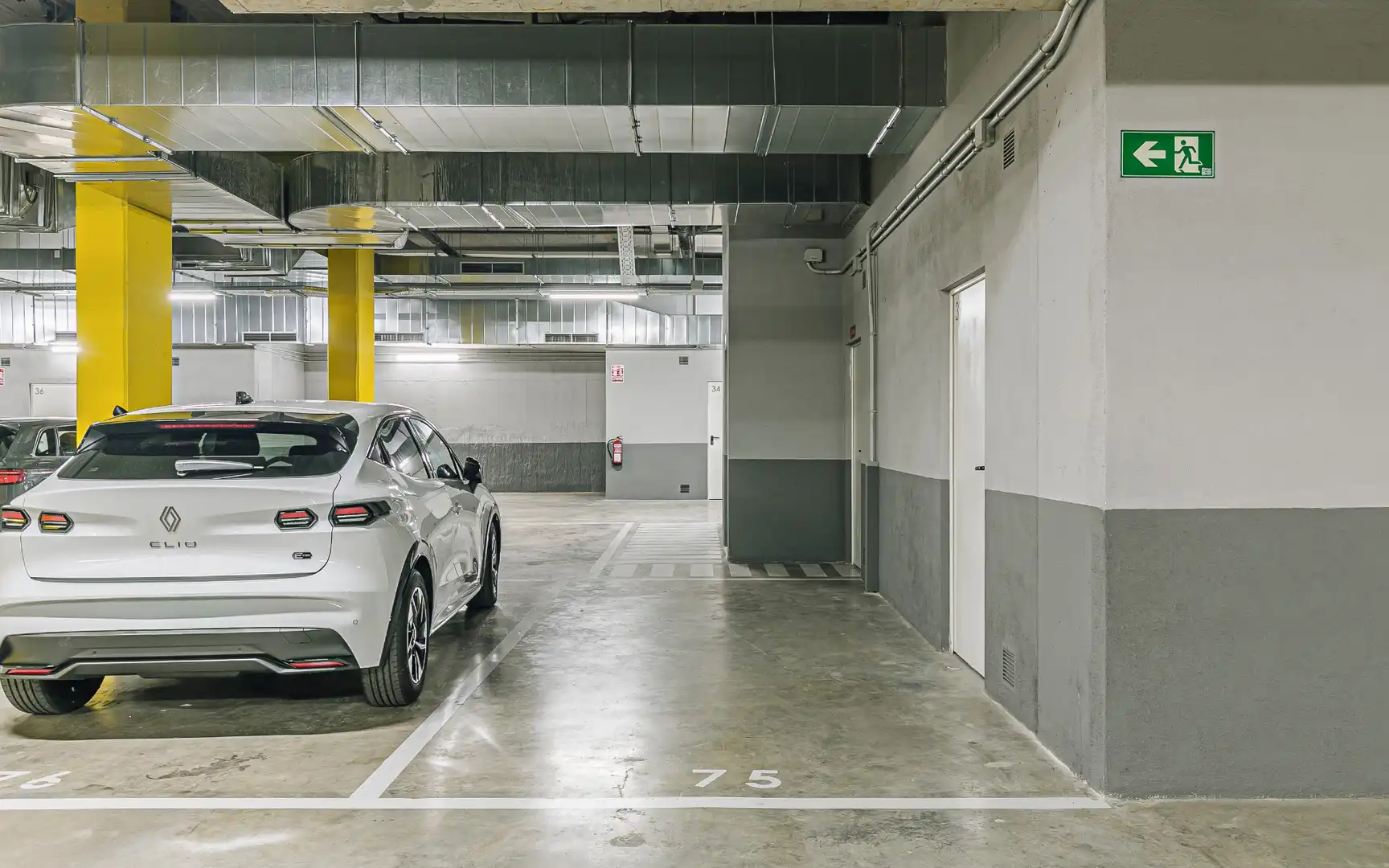Parking de Piso en venta en L'Hospitalet de Llobregat con Aire acondicionado, Calefacción y Trastero