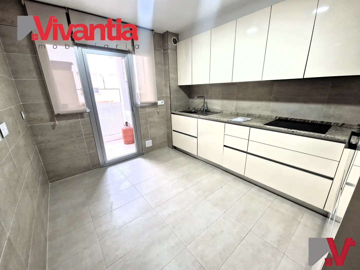 Piso con ascensor en venta en Avenida Juan Carlos I, imagen 8