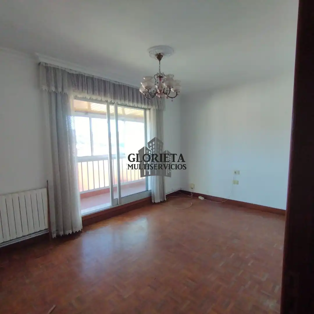 Habitación de Piso en venta en Vigo  con Calefacción, Parquet y Terraza