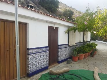 Casa rústica amb balcó en venda a La Herradura
