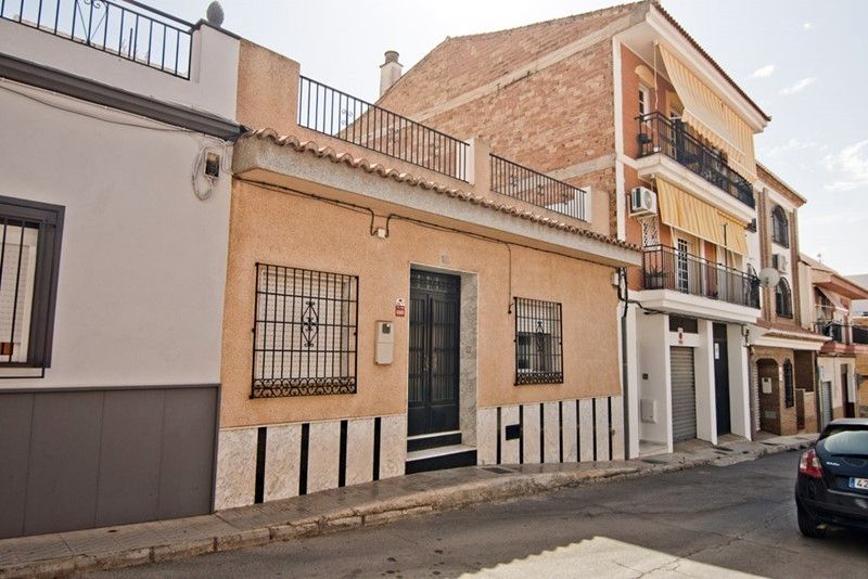 Vista exterior de Casa o xalet en venda en Motril amb Terrassa
