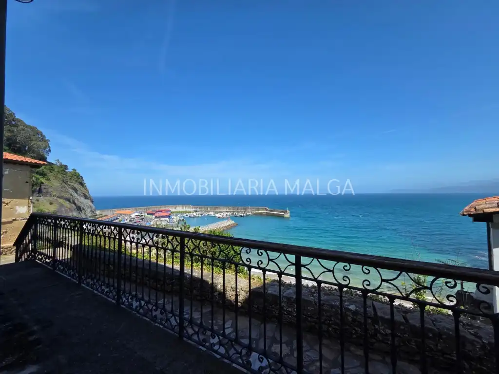 Casa o chalet en venta en Colunga con Calefacción, Parquet y Terraza