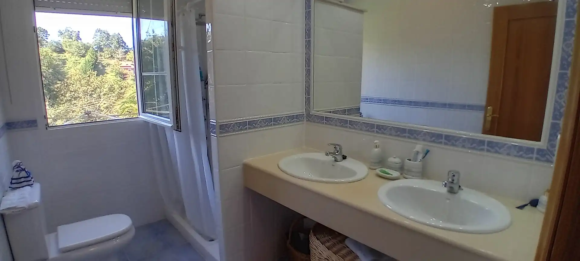Bany de Casa o xalet en venda en Parres amb Calefacció, Jardí privat i Parquet