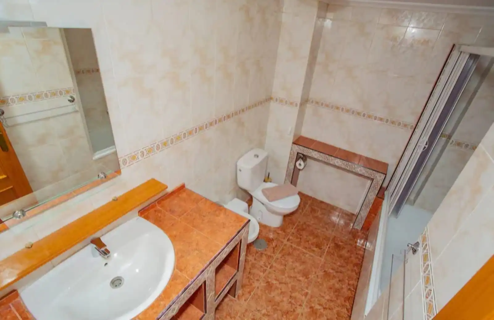 Baño de Apartamento de alquiler en Torrevieja con Aire acondicionado, Amueblado y Internet