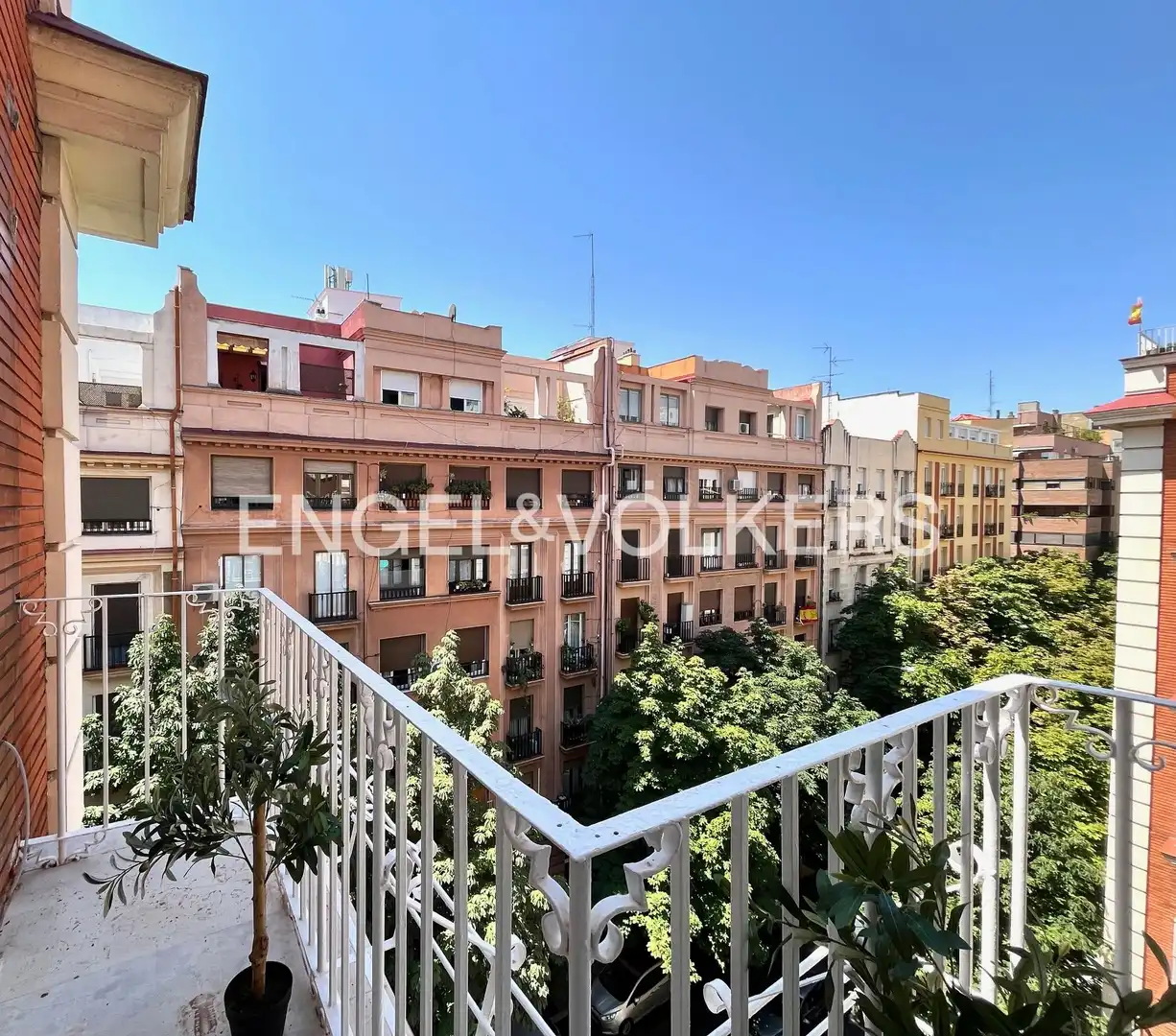 Außenansicht von Wohnung zur Miete in Madrid mit Klimaanlage, Heizung und Terrasse