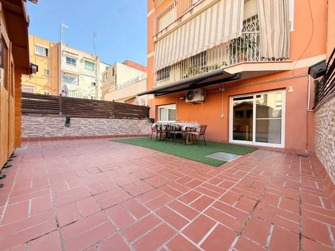 Terraza de Piso en venta en Sant Boi de Llobregat con Aire acondicionado, Terraza y Trastero