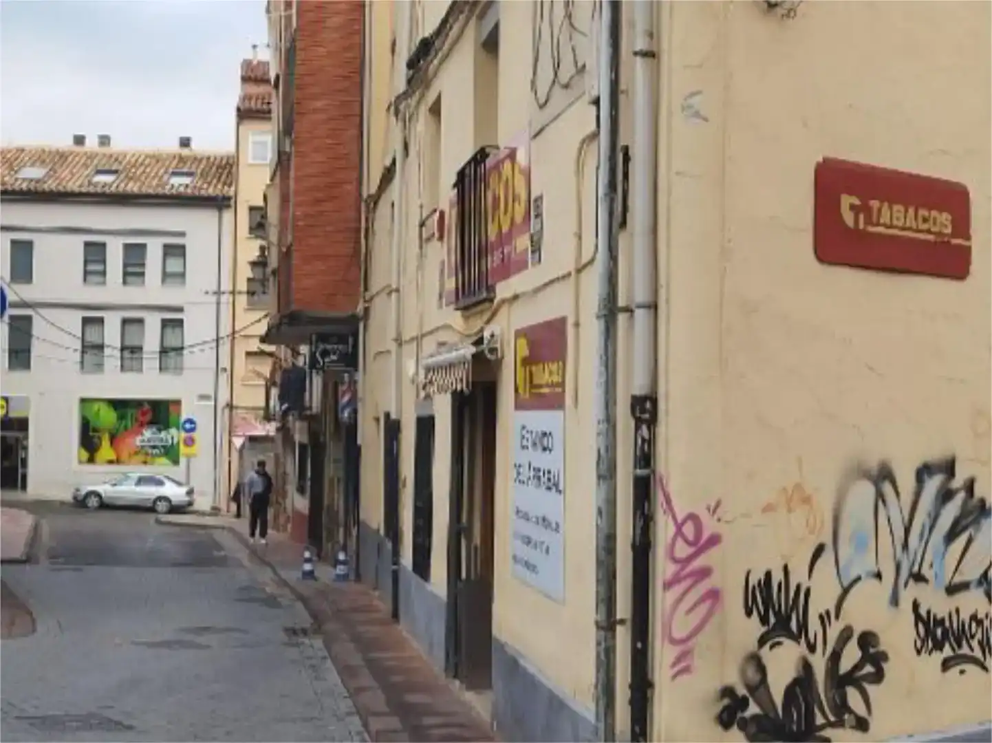 Vista exterior de Casa adosada en venda en Teruel amb Moblat i Balcó