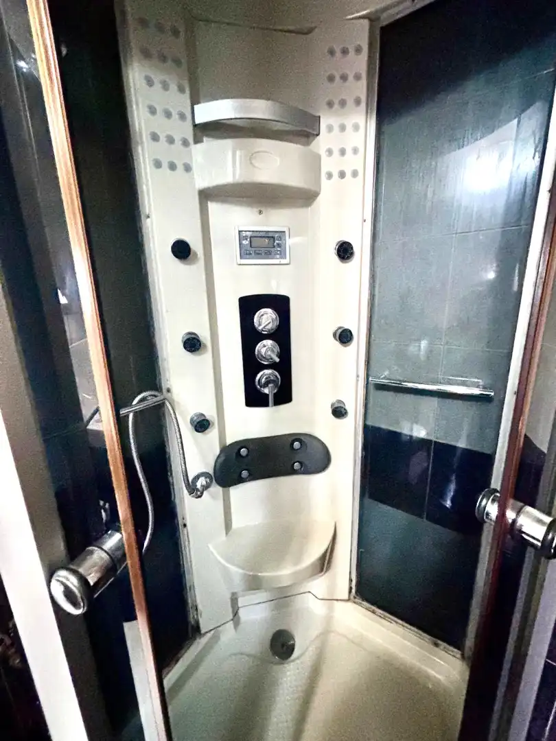Badezimmer von Maisonette zum Verkauf in Gijón  mit Heizung, Parkett und Abstellraum