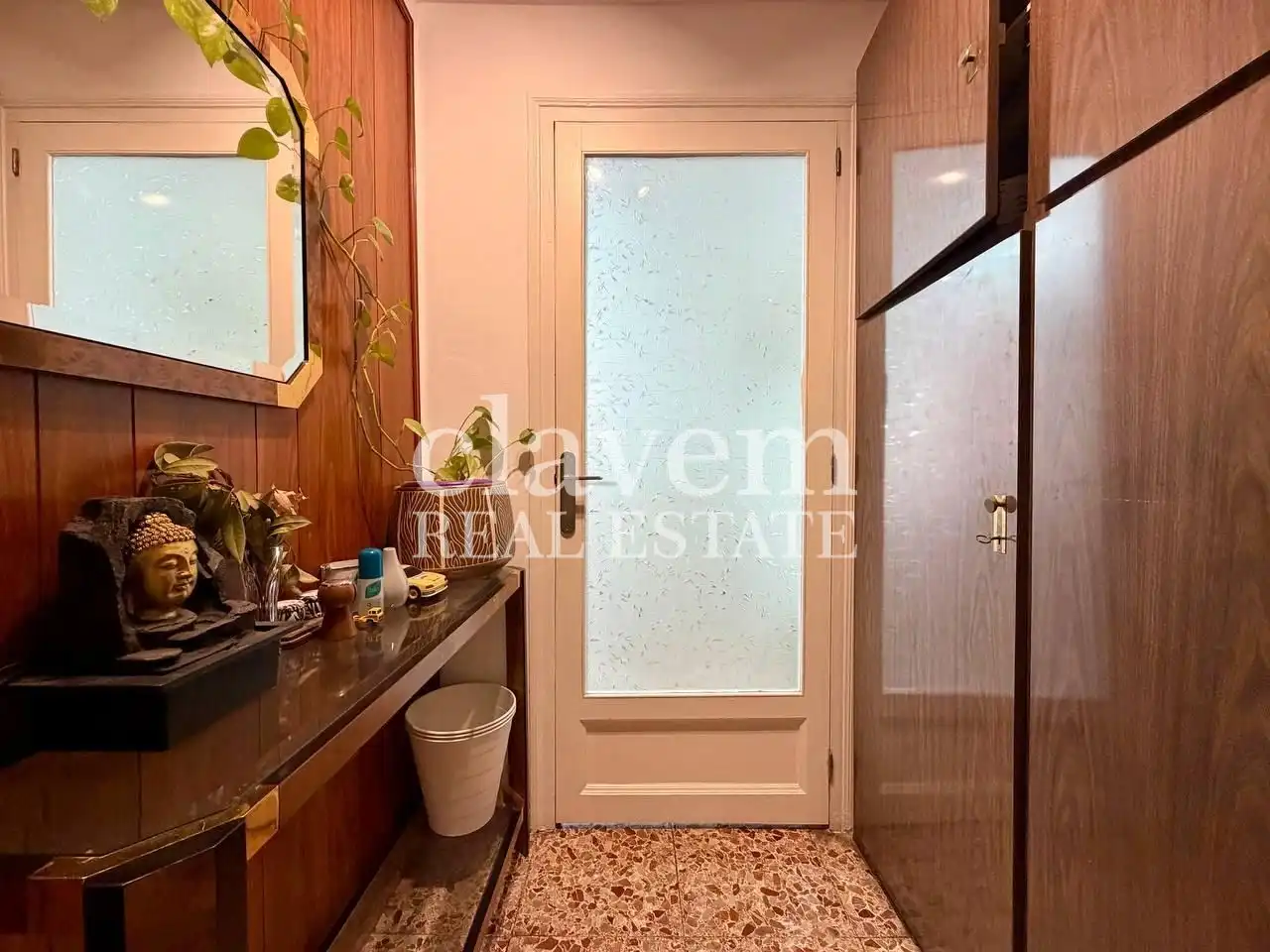 Badezimmer von Wohnung zum Verkauf in Barcelona mit Balkon
