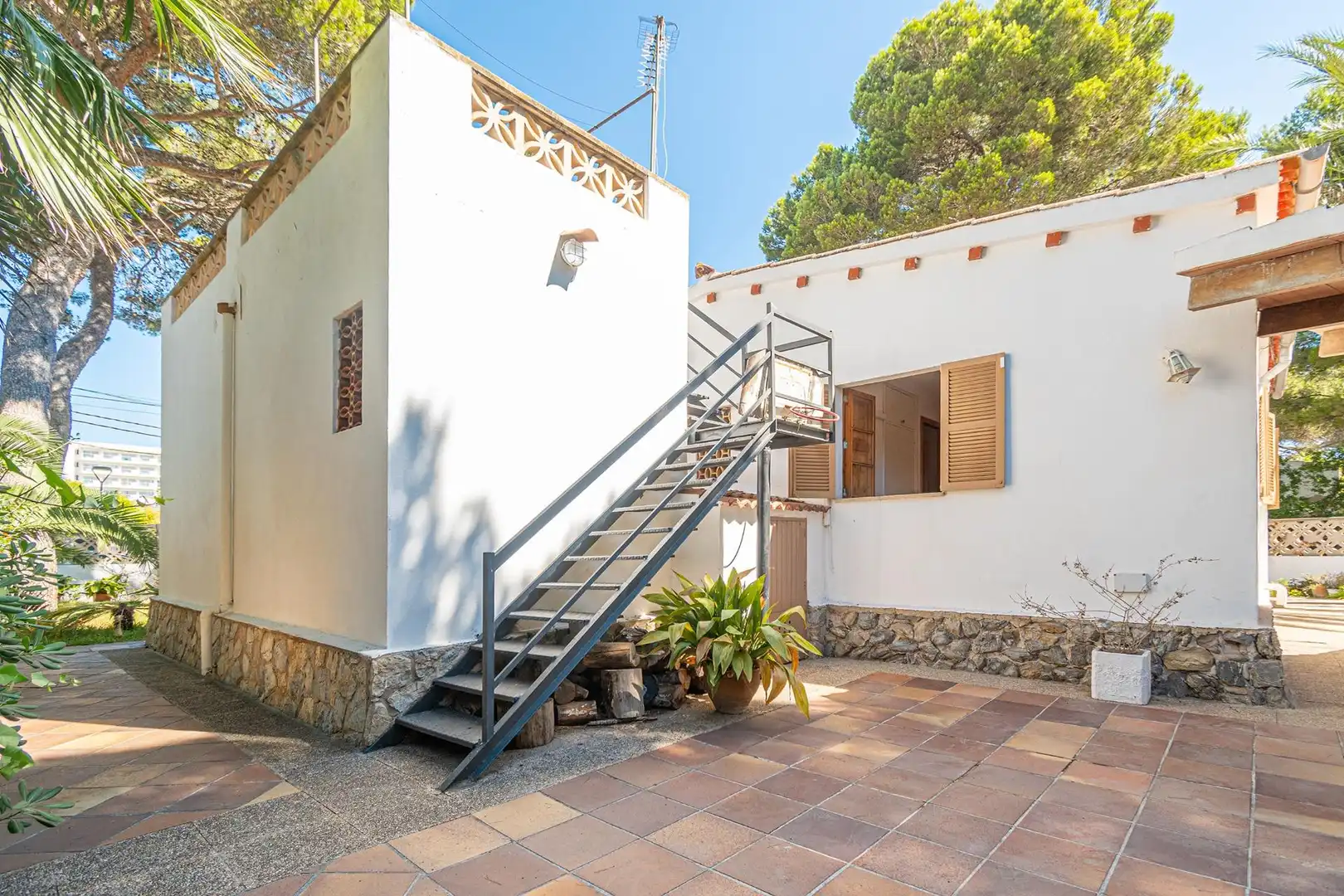 Vista exterior de Casa o xalet en venda en  Palma de Mallorca amb Aire condicionat, Jardí privat i Terrassa
