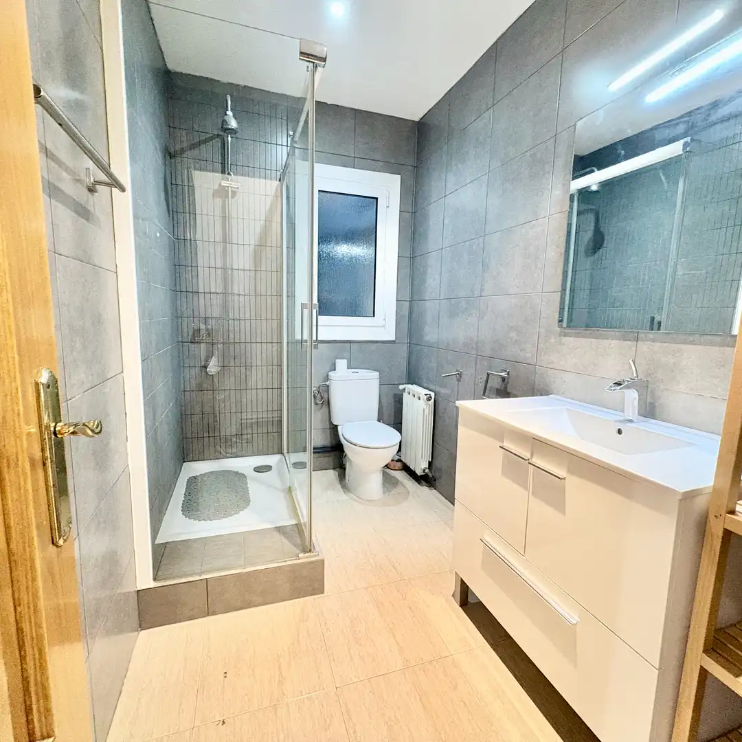 Baño de Piso en venta en Sant Boi de Llobregat con Aire acondicionado, Calefacción y Terraza