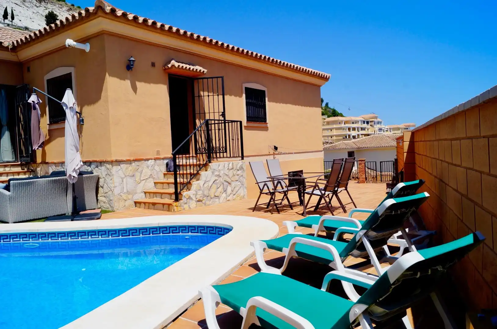 Schwimmbecken von Haus oder Chalet zum Verkauf in Benalmádena mit Klimaanlage, Heizung und Privatgarten