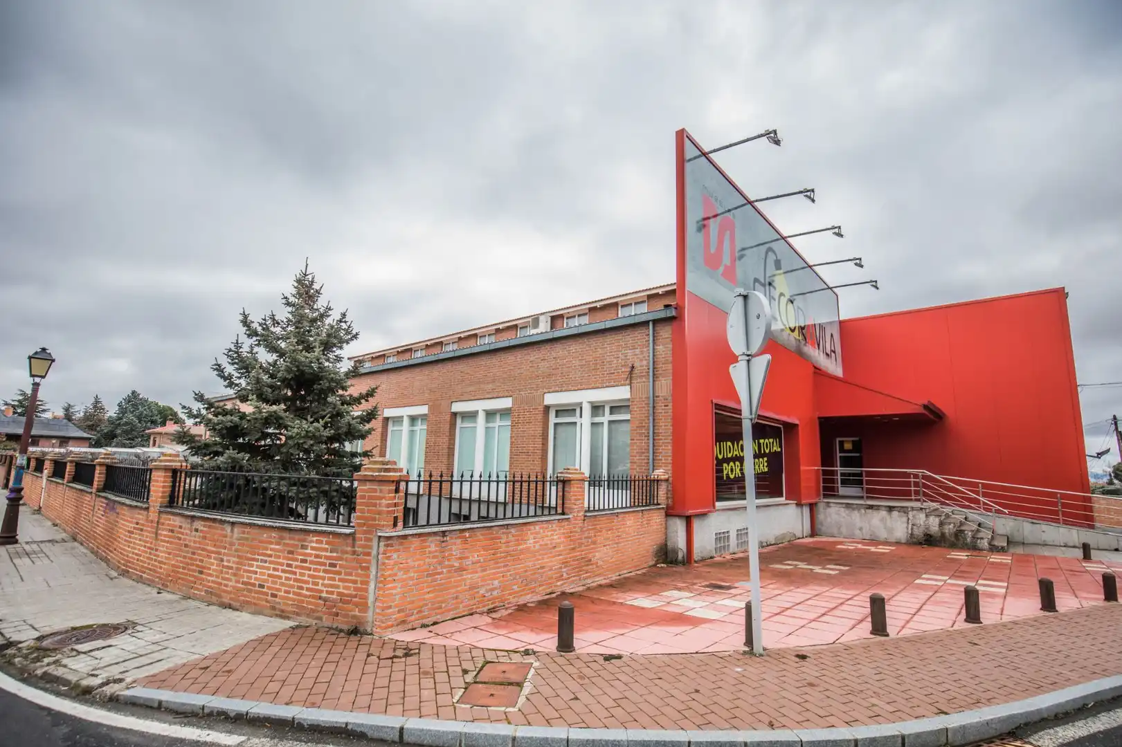 Vista exterior de Local en venda en Ávila amb Aire condicionat i Terrassa