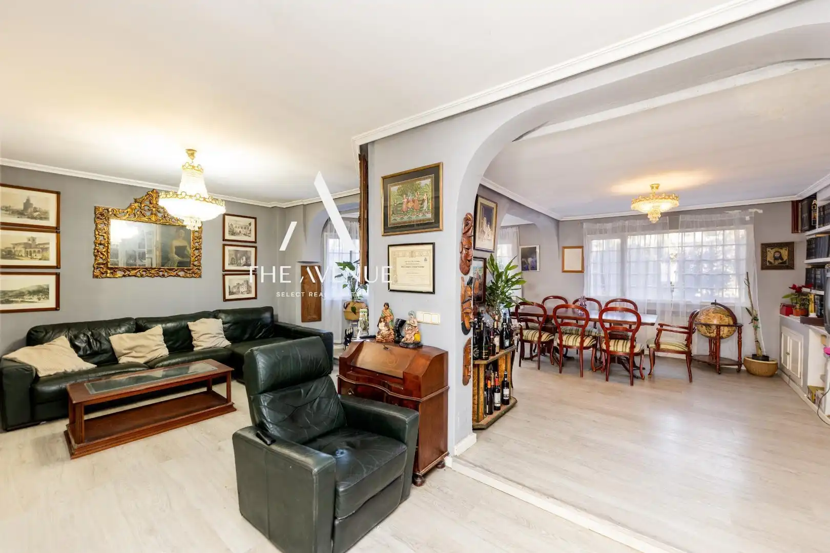Sala d'estar de Casa adosada en venda en Las Rozas de Madrid amb Calefacció, Jardí privat i Parquet