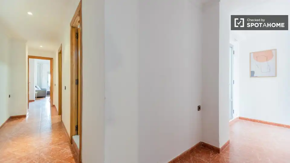 Flat for rent in Valencia  with Air Conditioner, Heating and Furnished