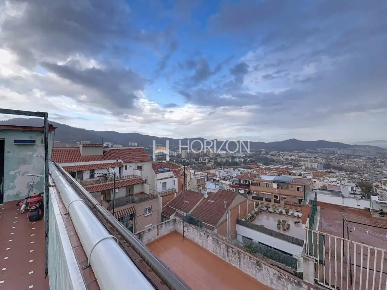 Vista exterior de Piso en venta en Barcelona con Terraza y Trastero