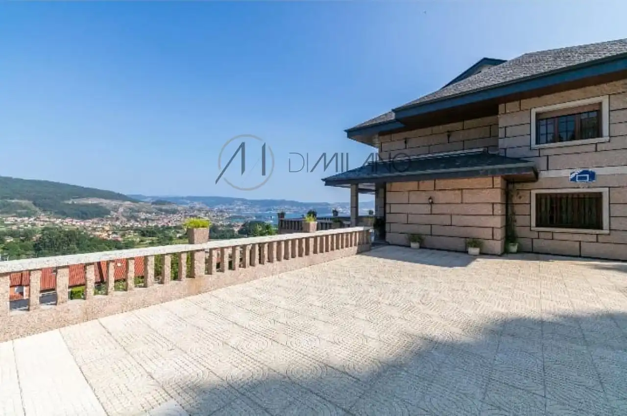 Terrassa de Casa o xalet en venda en Moaña amb Calefacció, Jardí privat i Terrassa
