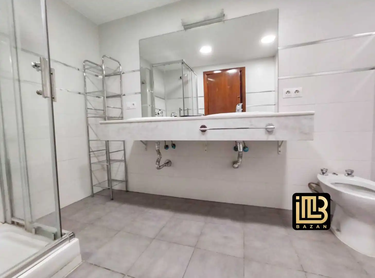 Bathroom of Flat for share in Málaga  with Air Conditioner, Furnished and Oven