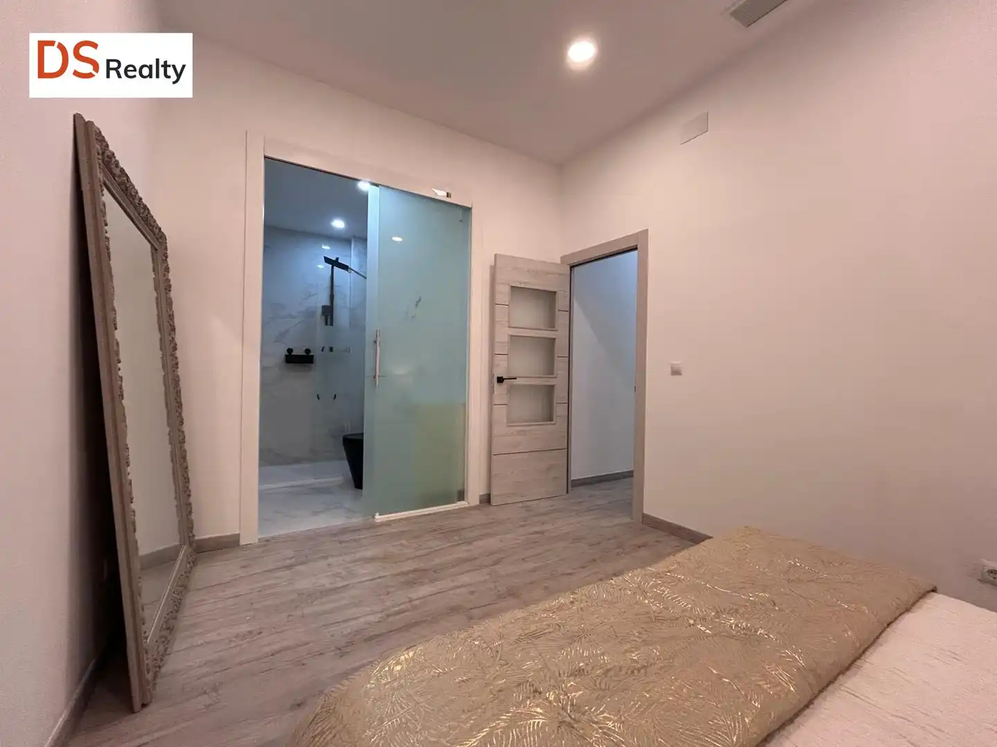 Ground floor with lift for sale in Calle ARTISTAS, imagen 25