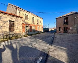 Vista exterior de Finca rústica en venda en Santa María la Real de Nieva amb Jardí privat i Traster