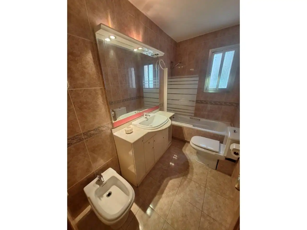 Badezimmer von Wohnungen zur Miete in Fuenlabrada mit Klimaanlage, Heizung und Terrasse