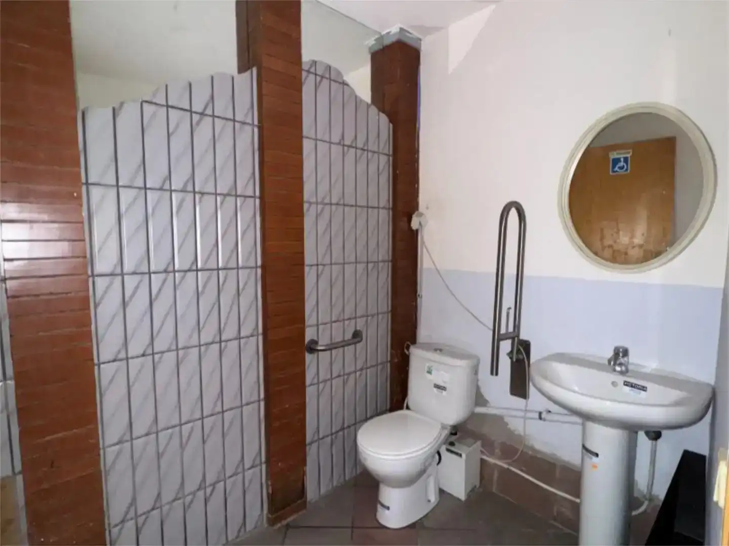 Baño de Local en venta en La Seu d'Urgell, Lleida