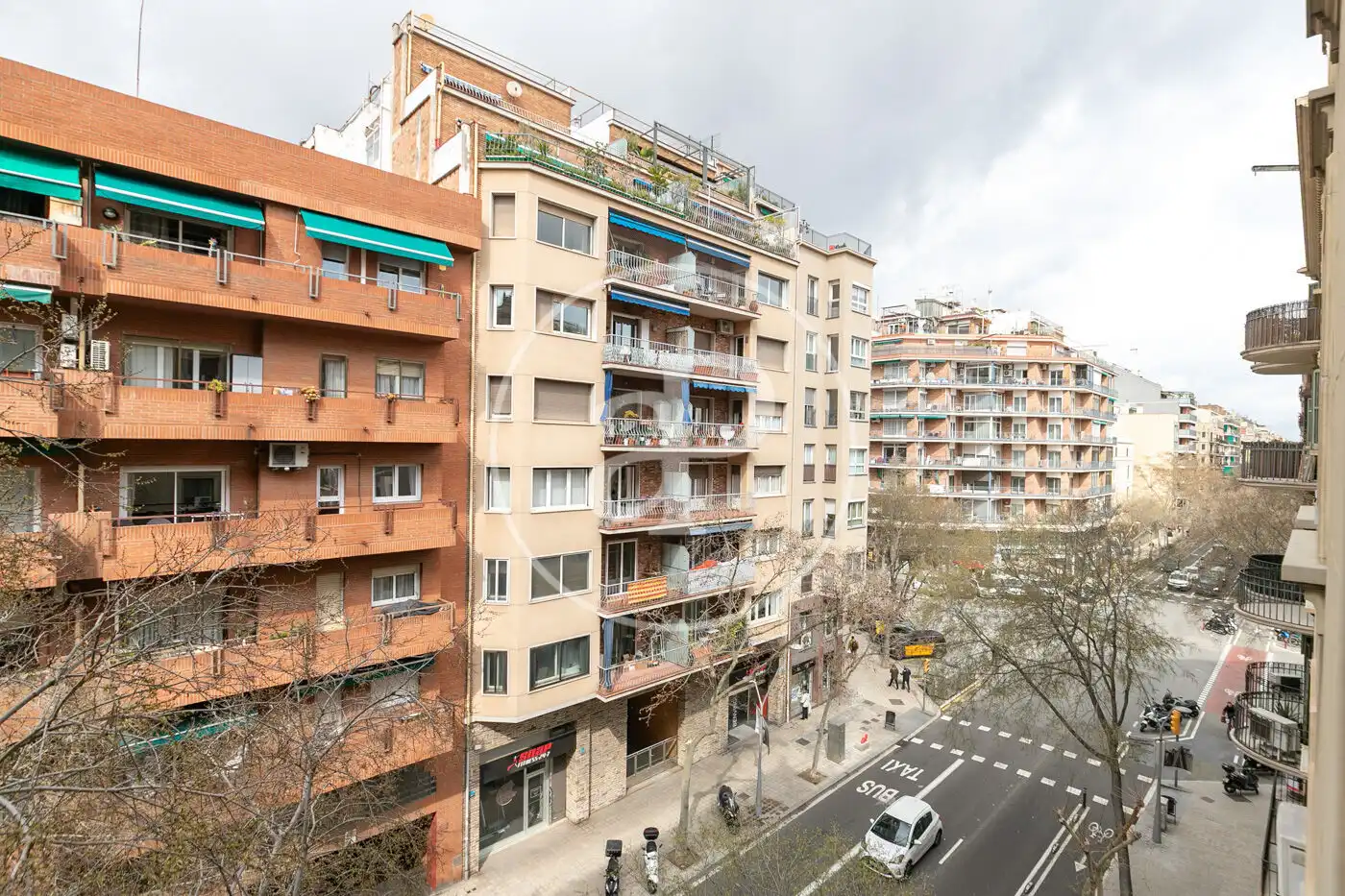 Außenansicht von Wohnung zum Verkauf in Barcelona mit Klimaanlage, Heizung und Möbliert