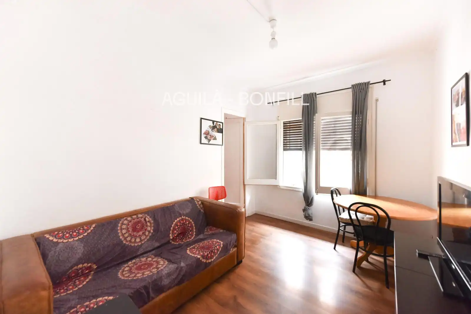 Bedroom of Flat for sale in Barcelona