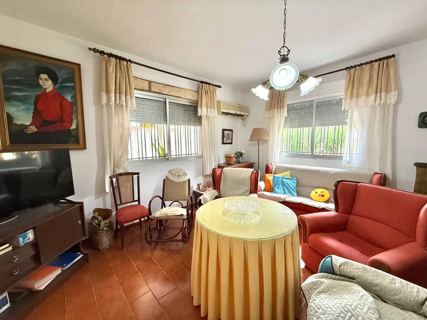 Sala d'estar de Casa o xalet en venda en Alcalá de Guadaira amb Aire condicionat, Calefacció i Jardí privat