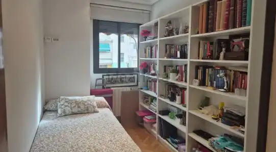 Habitación de Piso en venta en Madrid con Calefacción