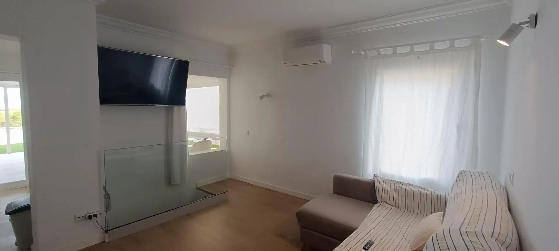 Wohnzimmer von Erdgeschoss zur Miete in Santa Margalida mit Klimaanlage, Heizung und Privatgarten