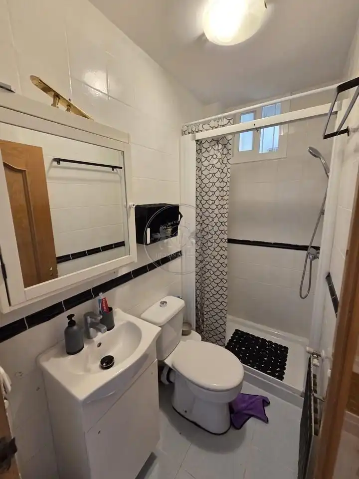 Bathroom of Flat for sale in Madrid  with Air Conditioner and Terrace