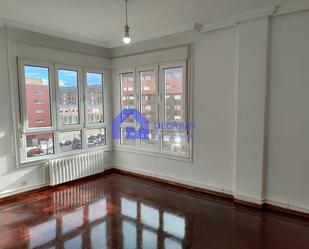 Bedroom of Flat to rent in Oviedo   with Heating, Storage room and Balcony