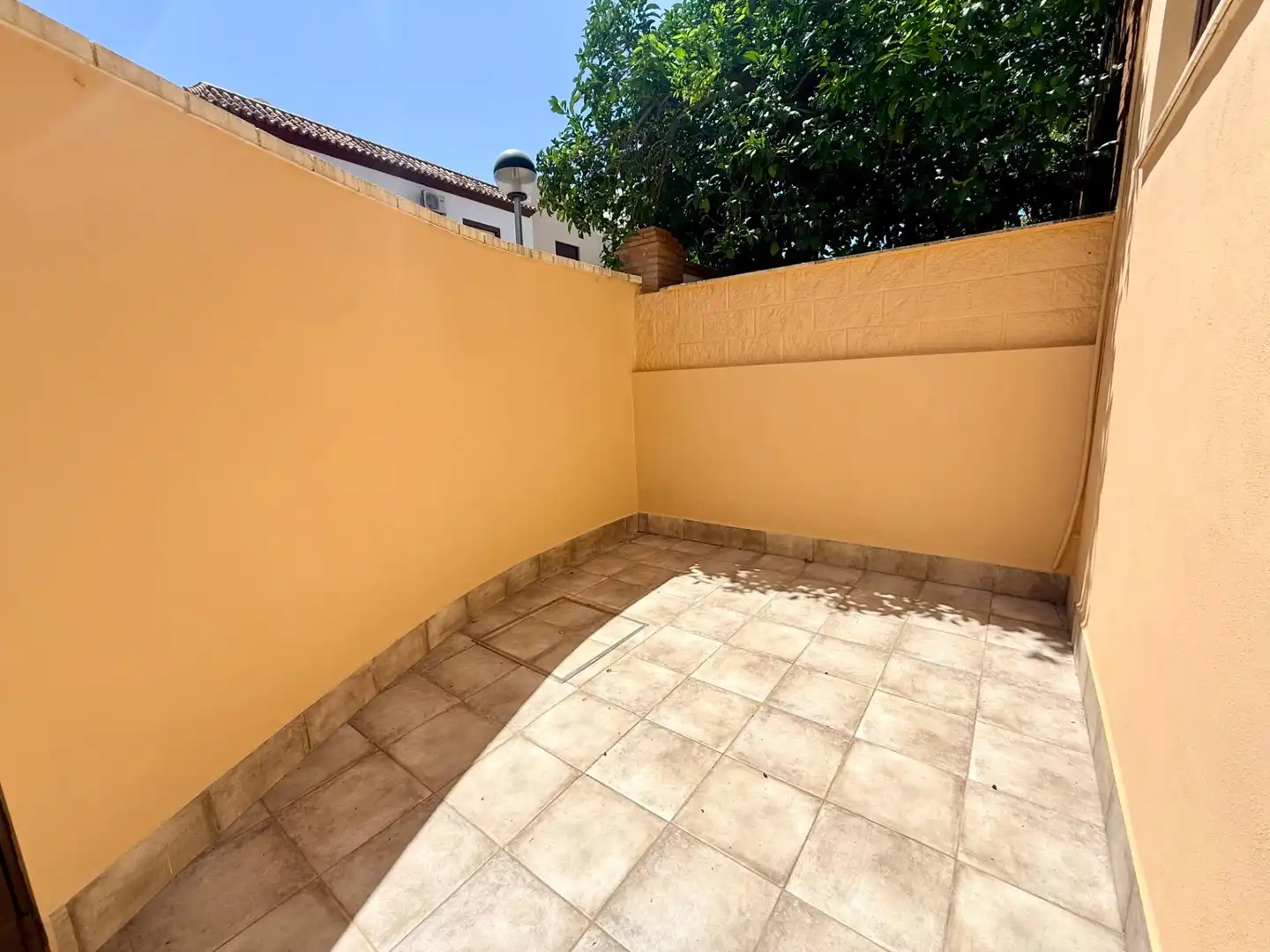Terrassa de Casa adosada en venda en Morón de la Frontera amb Aire condicionat, Terrassa i Traster