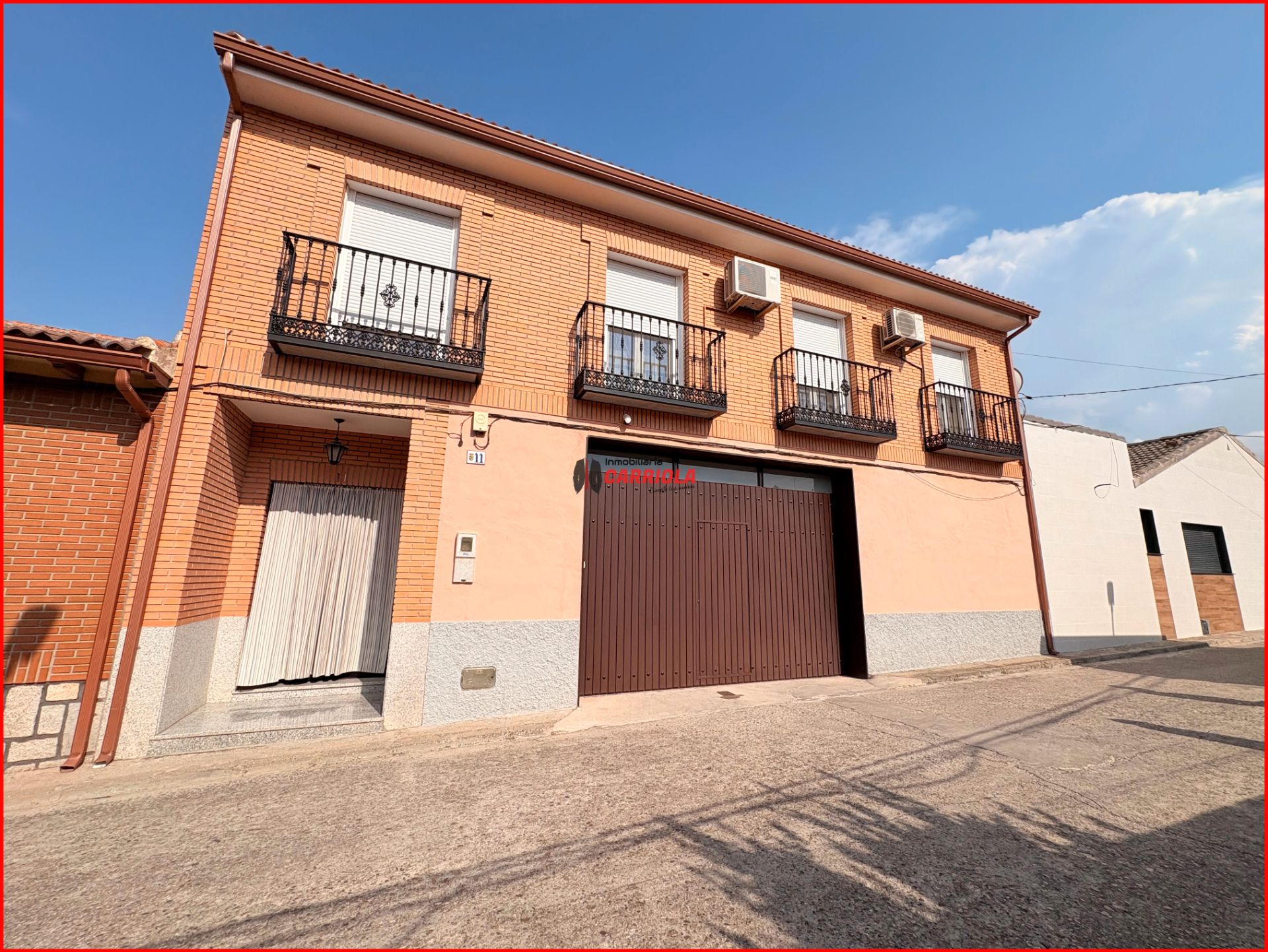 Vista exterior de Casa adosada en venda en Gerindote amb Aire condicionat, Calefacció i Jardí privat