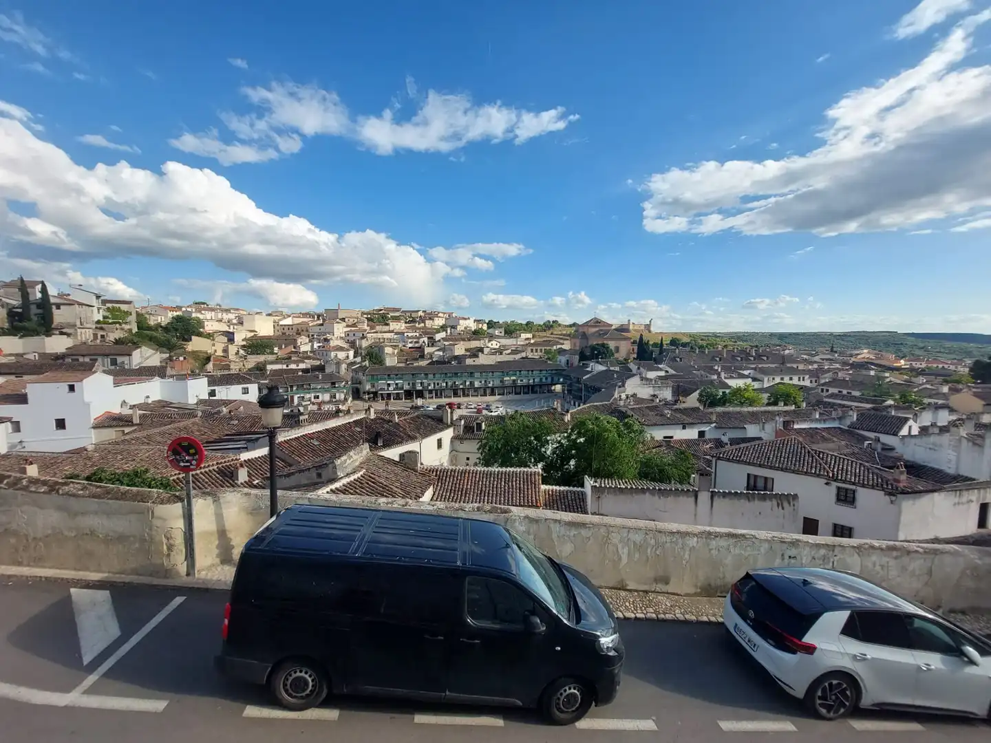 Vista exterior de Casa adosada en venda en Chinchón amb Aire condicionat, Calefacció i Jardí privat
