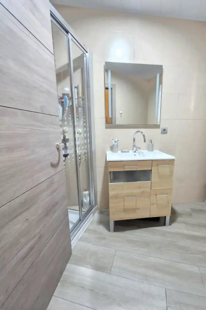 Badezimmer von Erdgeschoss zum Verkauf in Mollet del Vallès mit Klimaanlage, Heizung und Parkett