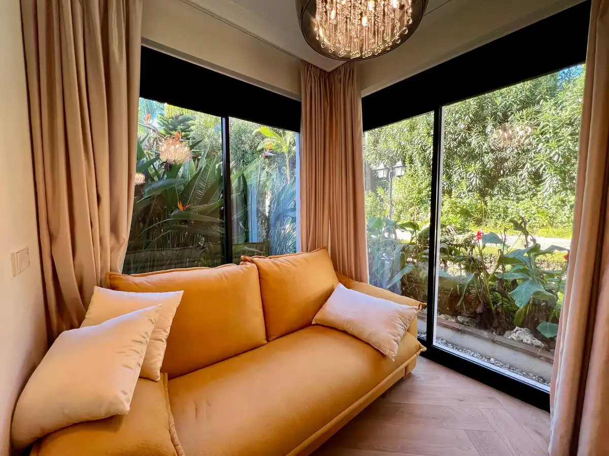 Dormitori de Apartament de lloguer en Marbella amb Aire condicionat, Calefacció i Moblat
