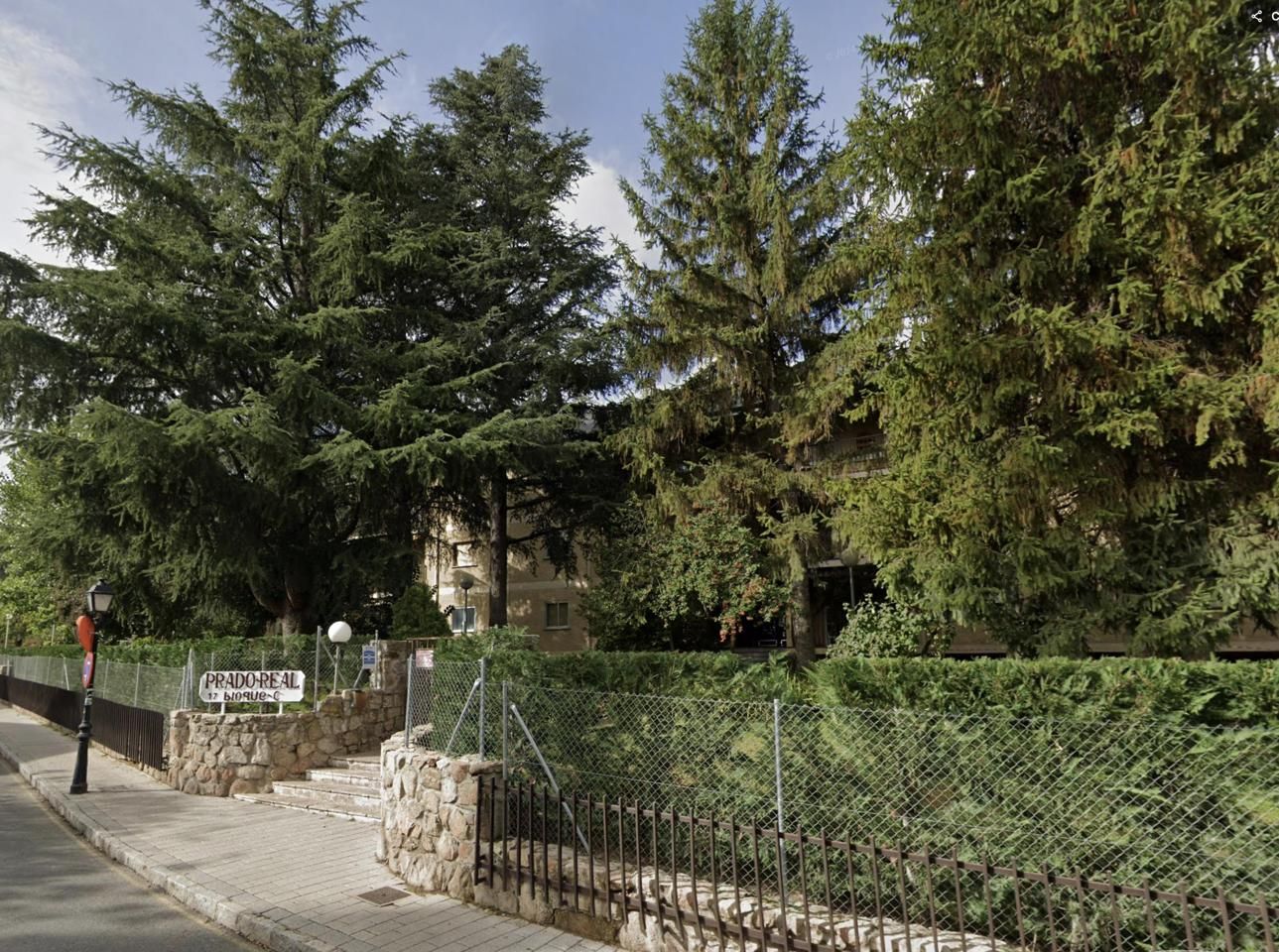 Vista exterior de Pis en venda en El Escorial amb Terrassa, Traster i Moblat