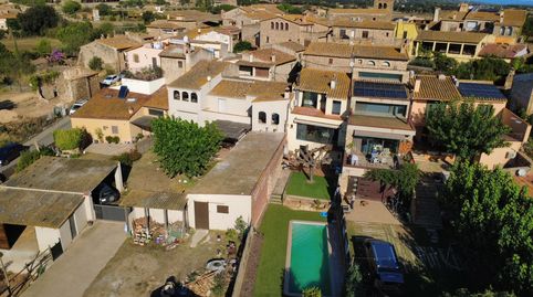 Casa de pueblo situada en Casavells, distribuida en dos plantas, con jardín privado y piscina. Una vivienda muy luminosa y con muc, imagen 2
