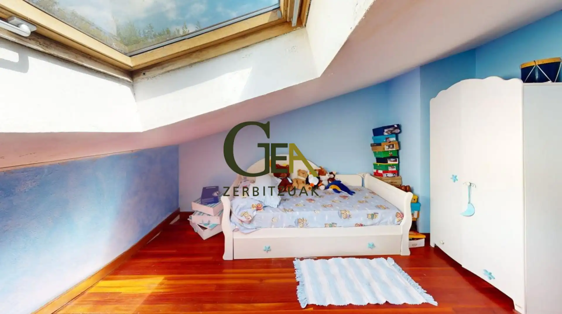 Schlafzimmer von Einfamilien-Reihenhaus zum Verkauf in Alkiza mit Heizung, Privatgarten und Terrasse