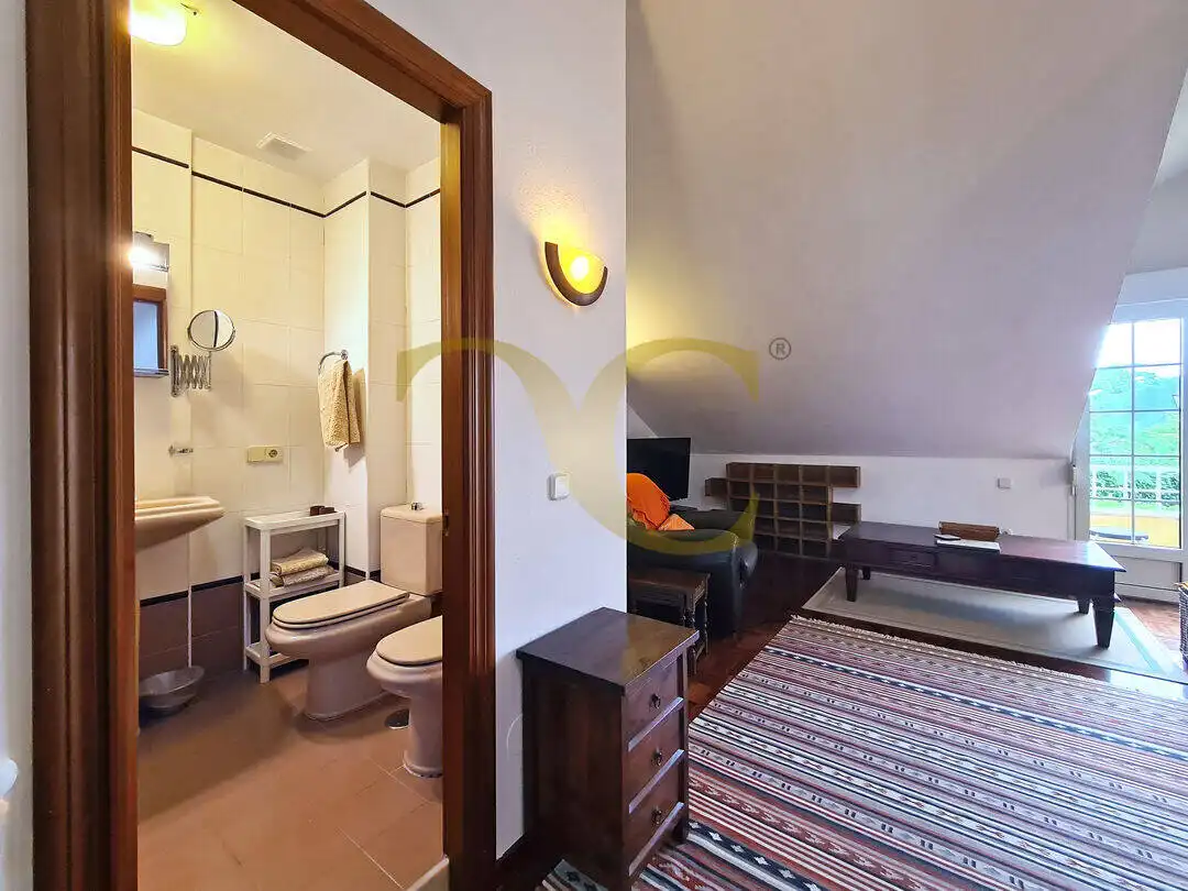 Habitación de Casa adosada en venta en Ribadesella con Calefacción, Trastero y Amueblado