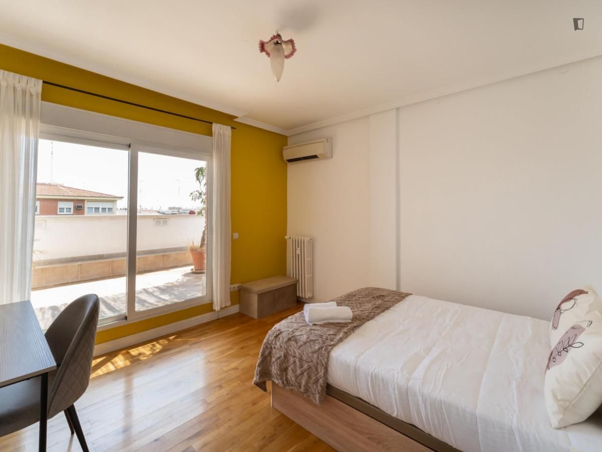 Apartment for share in Vallehermoso