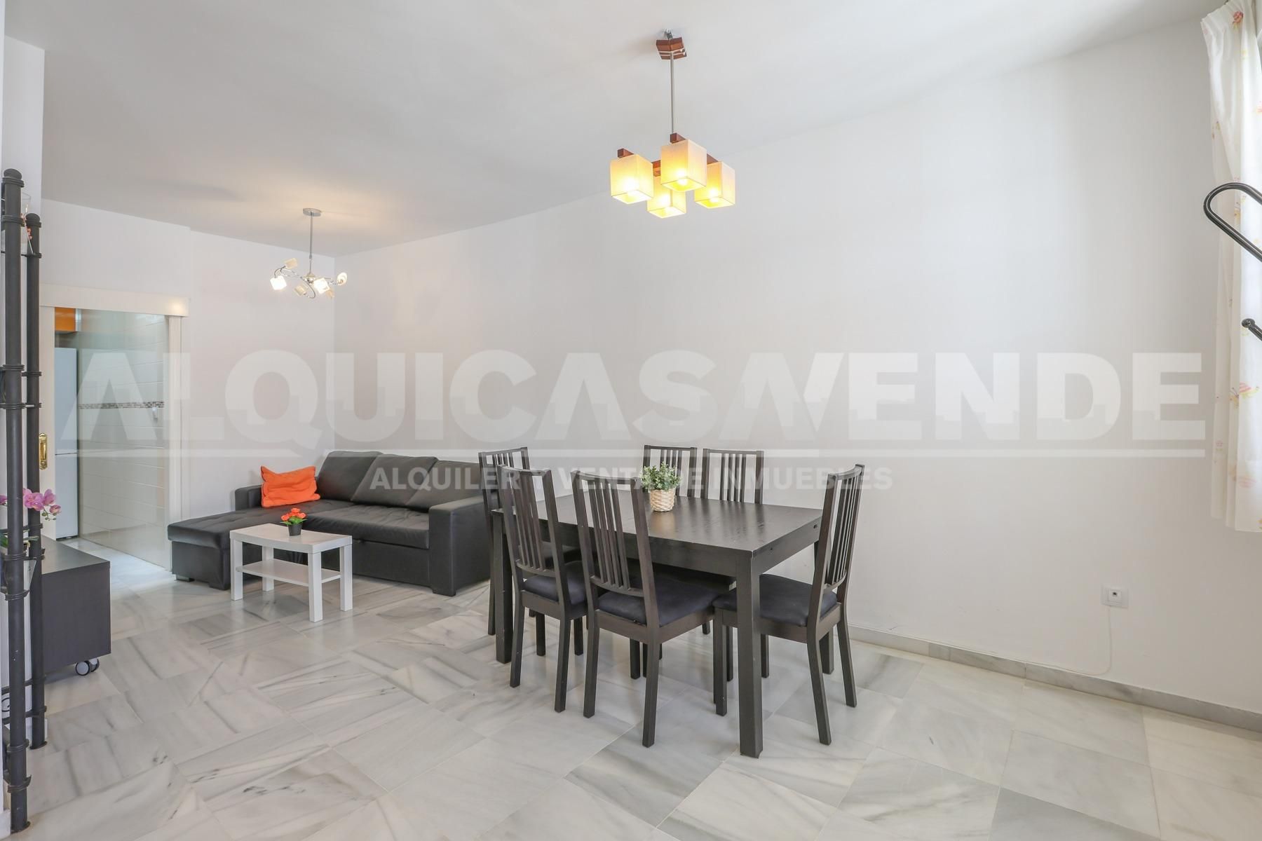 Menjador de Pis de lloguer en  Sevilla Capital amb Aire condicionat i Moblat