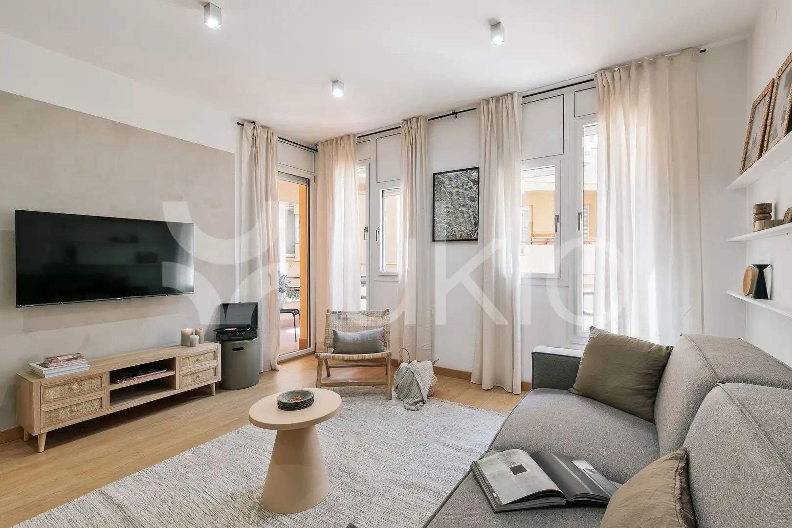 Sala de estar de Apartamento de alquiler en Barcelona con Aire acondicionado, Calefacción y Amueblado